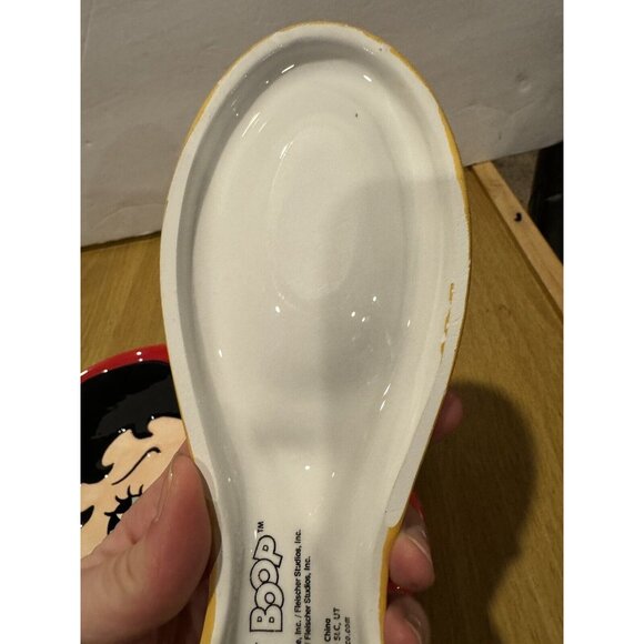 Betty Boop Collectible Plate, Spoon Rest And Salt And Pepper Shakers - Picture 6 of 8